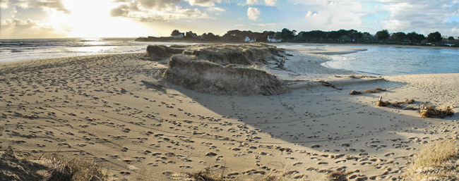 Photo 15 : Début 2014, la tempête a éventré le cordon dunaire au Letty, Bénodet.